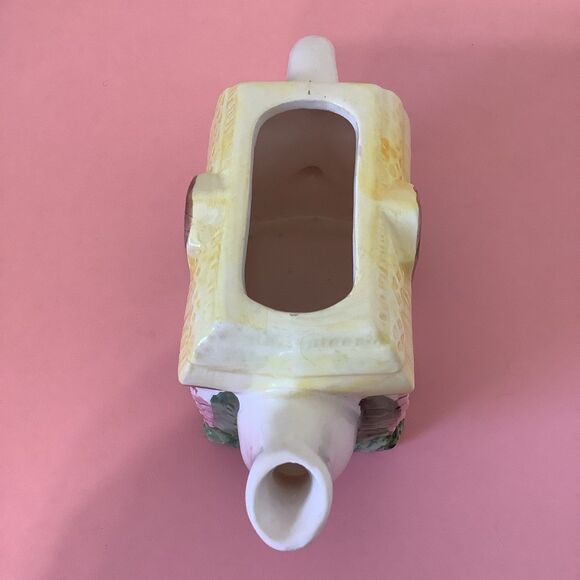 Vintage Retro Kitsch Cottagecore Novelty Mini Ceramic Cottage Shaped Teapot - Picture 5 of 8